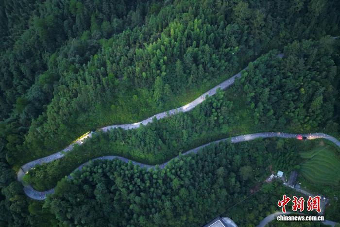 云脊, 山绿水和龙